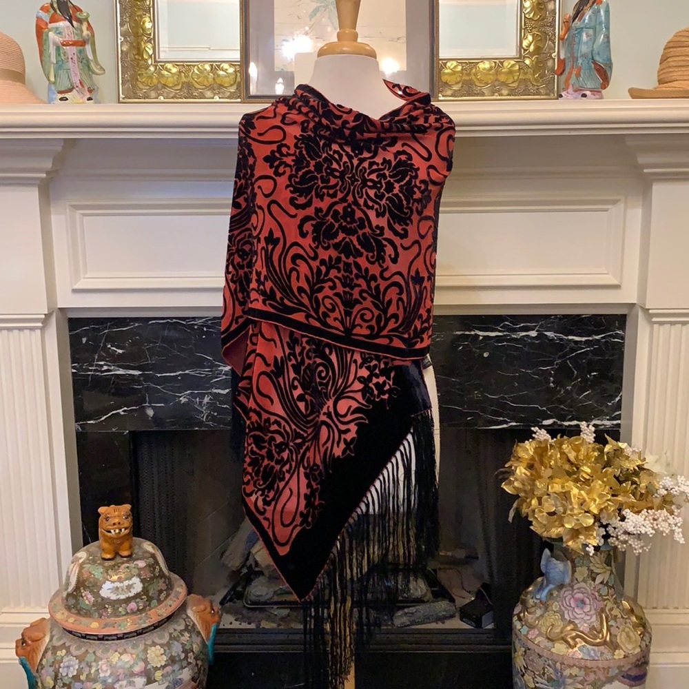 Silk and cut velvet, fringed blk & red scarf